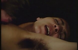 XXX Hottie muda memiliki penis yang dalam dan beban komik bokep selingkuh di vaginanya.